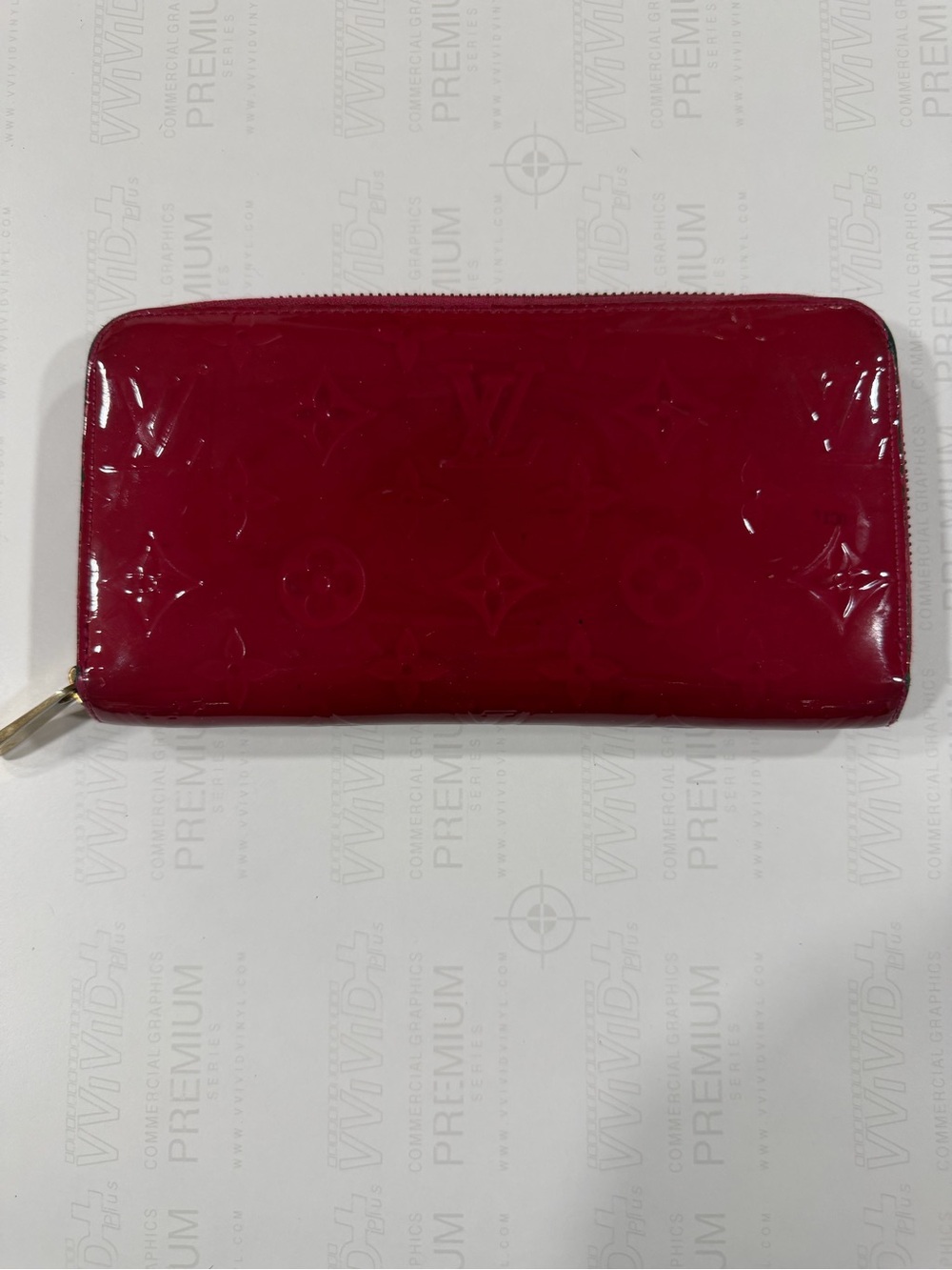 ✨Authentic Louis Vuitton Vernis Zippy Wallet in Glossy Deep Pink w/ Entrupy Coa✨